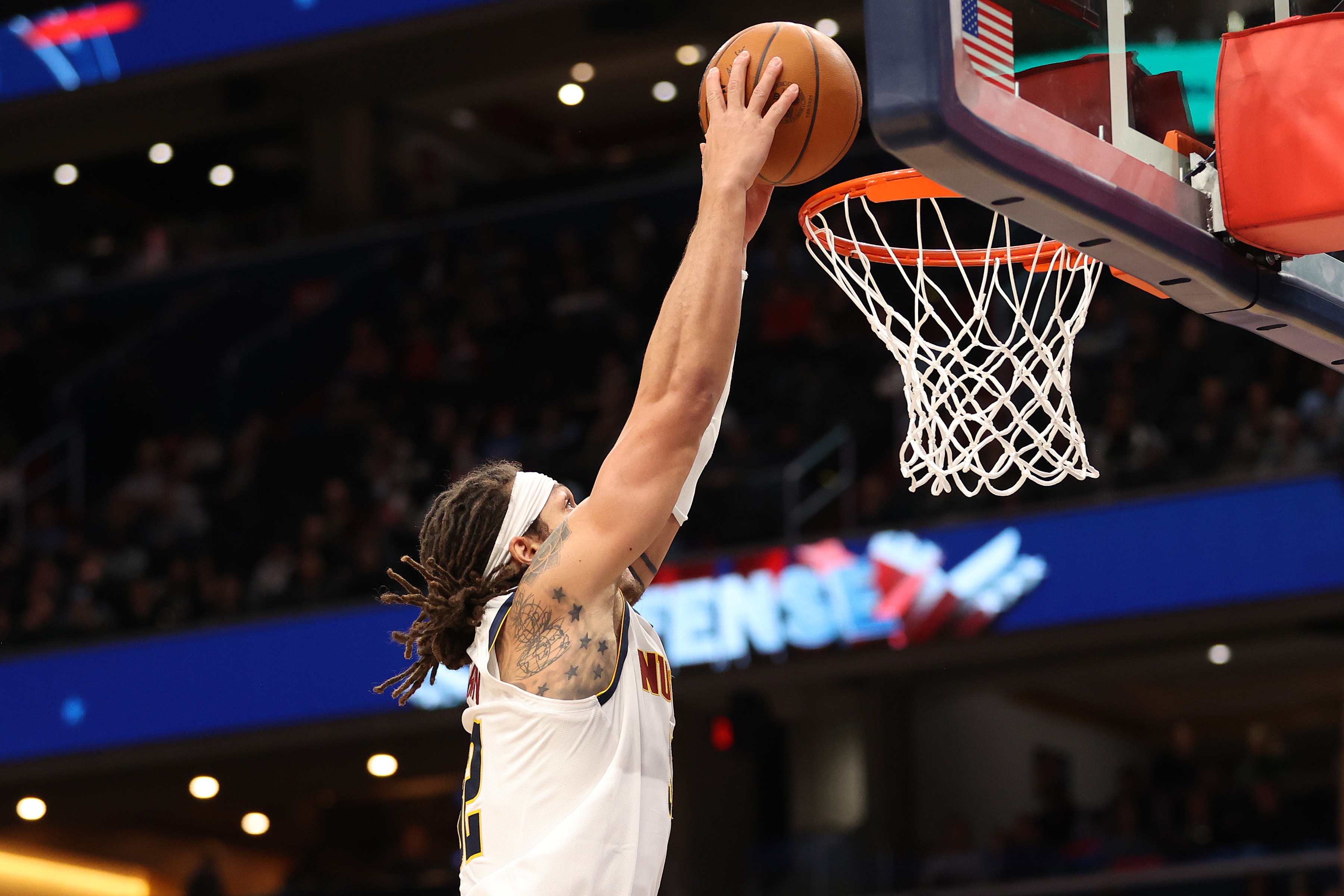 单核带队！阿隆·戈登上半场9中4得13分6板3助2断 三分2中1