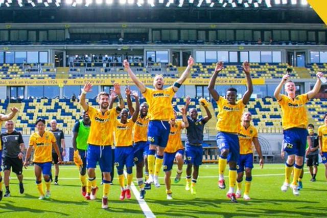 Sint-Truidense-players-in-action-during-Belgian-Pro-League©Twitter.jpg
